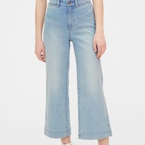 Gap wide leg crop size 10